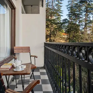 Villa Stayvista At Pine Estate With Outdoor Jacuzzi Shimla