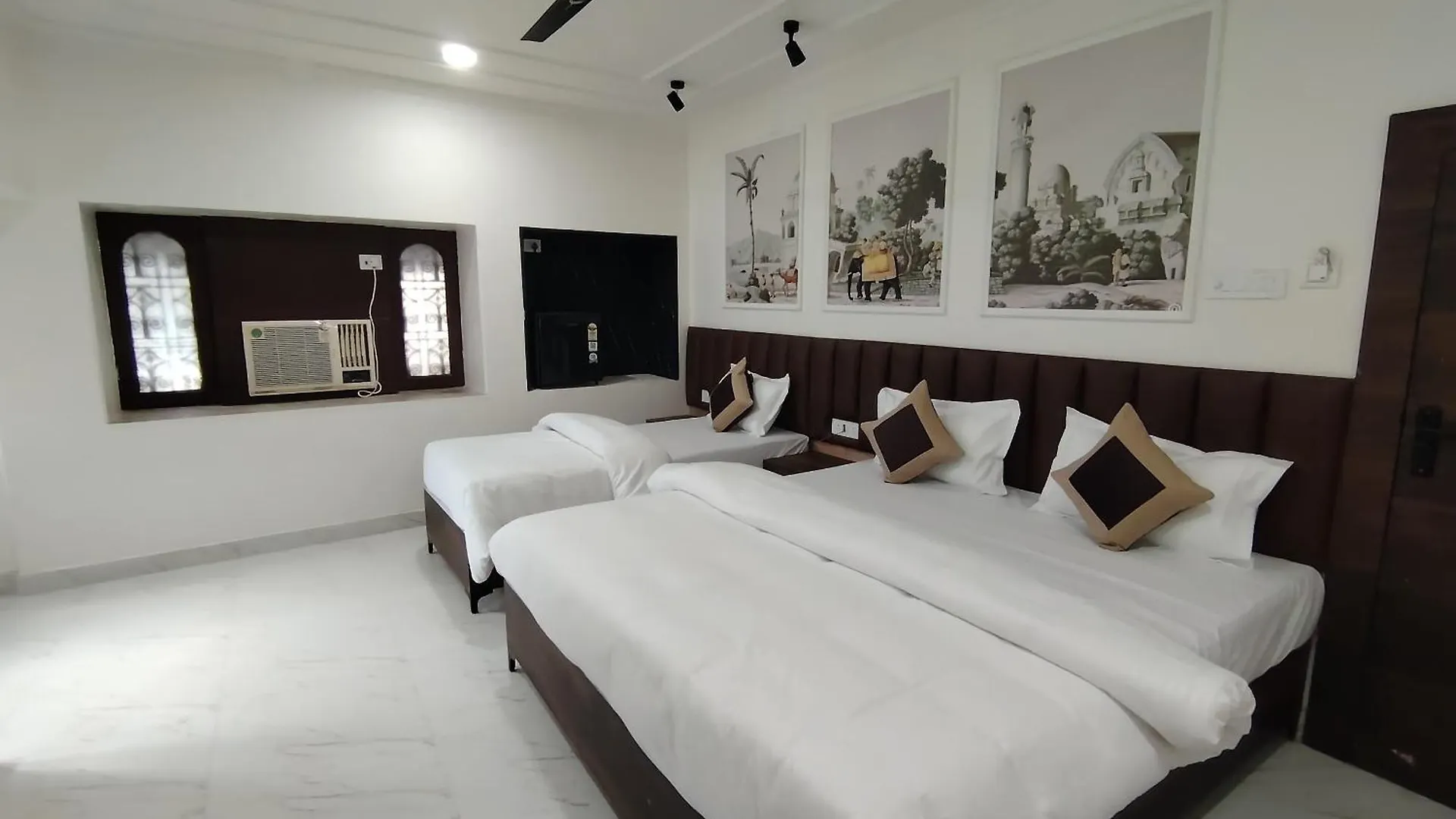 Hotel Mrk Βαρανάσι