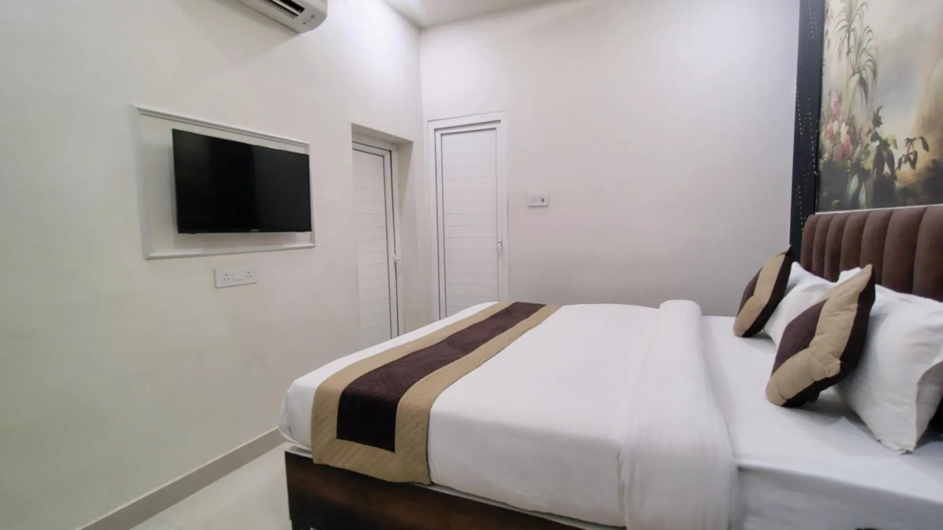 Hotel Mrk Βαρανάσι