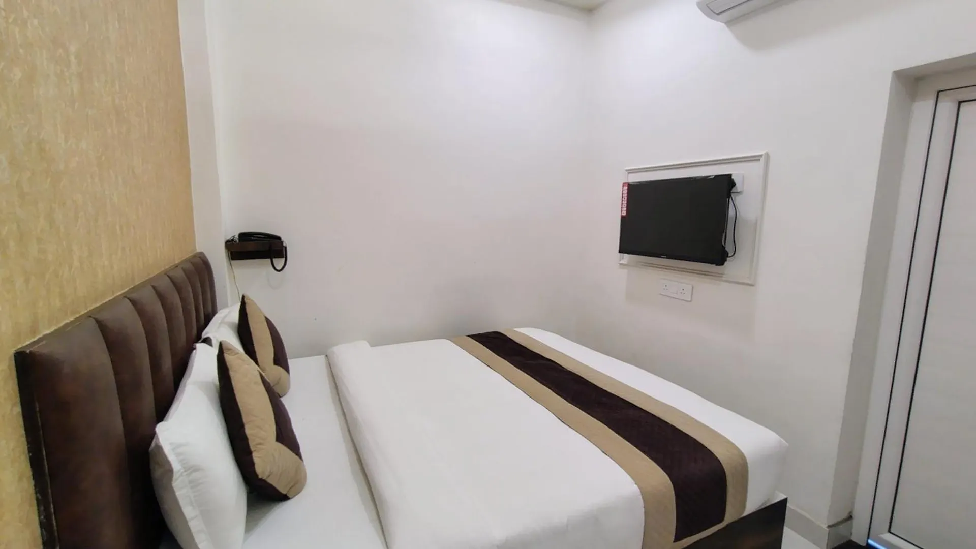 Hotel Mrk Βαρανάσι