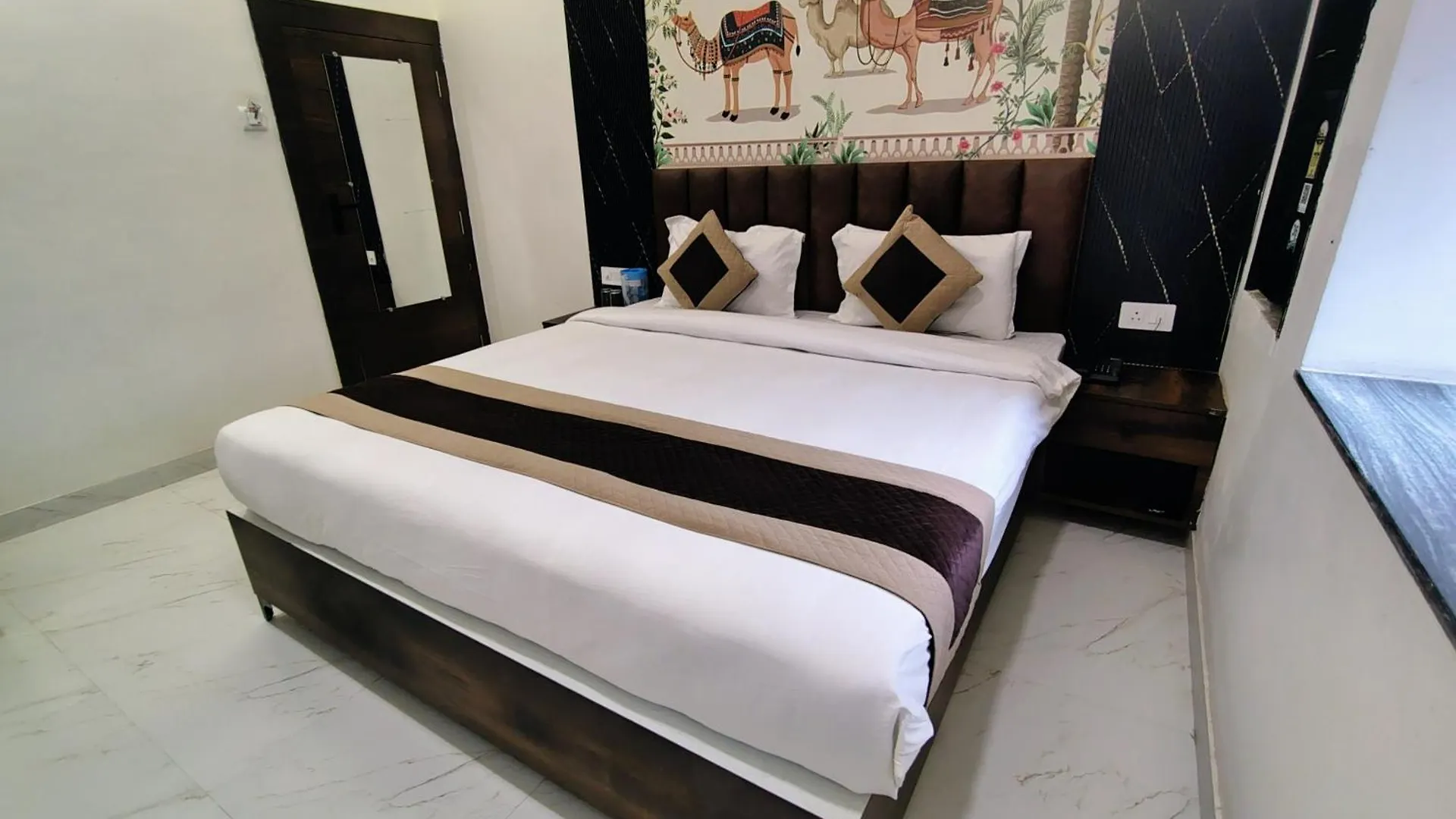 Hotel Mrk Βαρανάσι