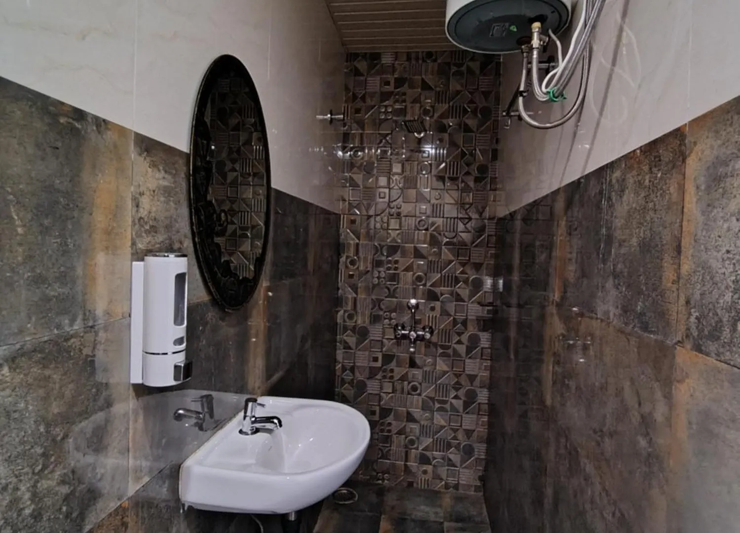 Hotel Mrk Varanasi 2*,  India